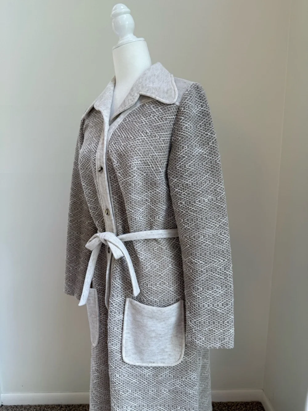 Vintage Long Sleeve Button-Up Knit Coat Dress in Light Taupe and Cream - Picture 5 of 8